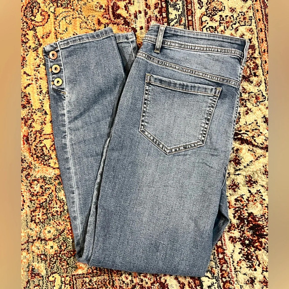 FINAL PRICE Ladies J. Jill Light Wash Jeans - Picture 1 of 9